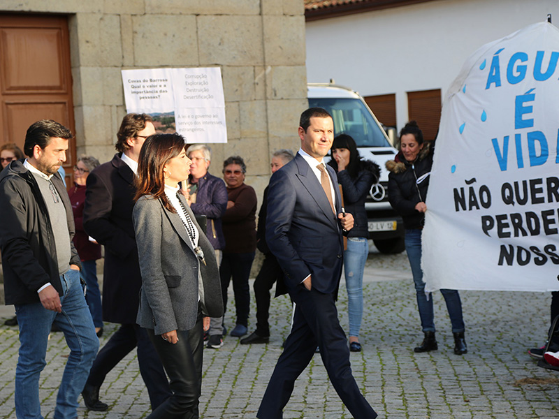 Secretrio de Estado da Energia recebido com protestos em Covas do Barroso